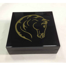 Boîte d&#39;emballage en bois brillant noir pour bracelet de bijoux